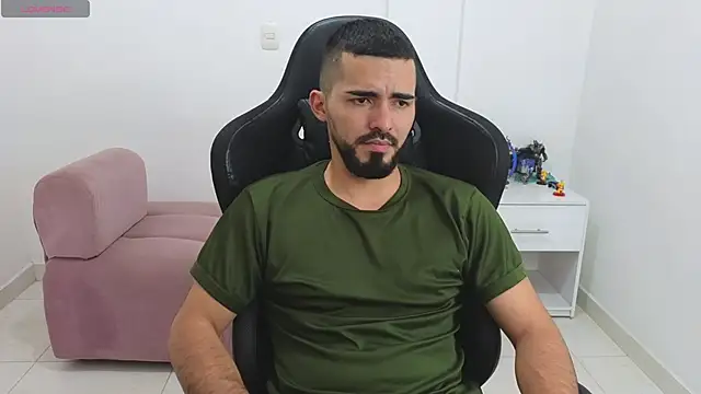 Snapshot of Massimoo_07 chatting on 02/11/26, 08:25 Massimoo 07 online show from 02/11/26, 08:25