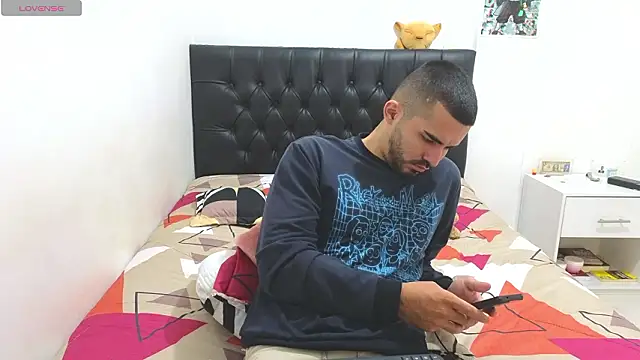 Snapshot of Massimoo_07 chatting on 02/24/26, 03:43 Massimoo 07 online show from 02/24/26, 03:43