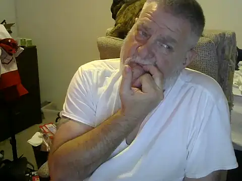 Snapshot of viejo_oso chatting on 10/08/25, 03:48 viejo oso online show from 10/08/25, 03:48