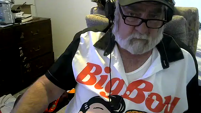 Snapshot of viejo_oso chatting on 12/21/25, 08:16 viejo oso online show from 12/21/25, 08:16