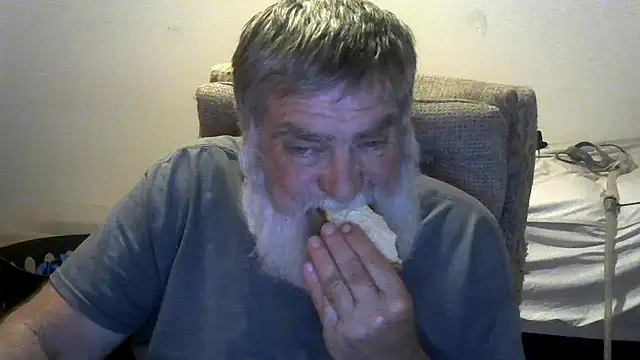 Snapshot of viejo_oso chatting on 05/18/26, 05:57 viejo oso online show from 05/18/26, 05:57