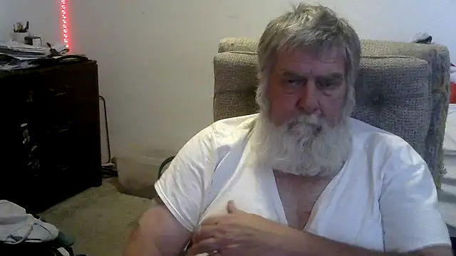 Snapshot of viejo_oso chatting on 05/24/26, 10:26 viejo oso online show from 05/24/26, 10:26
