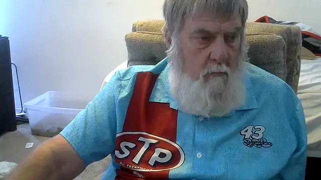 Snapshot of viejo_oso chatting on 06/07/26, 05:55 viejo oso online show from 06/07/26, 05:55