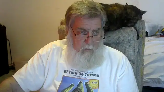 Snapshot of viejo_oso chatting on 06/07/26, 10:13 viejo oso online show from 06/07/26, 10:13