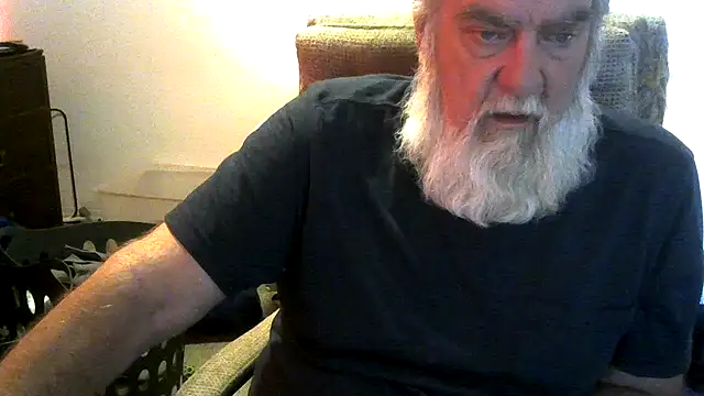 Snapshot of viejo_oso chatting on 06/21/26, 02:41 viejo oso online show from 06/21/26, 02:41