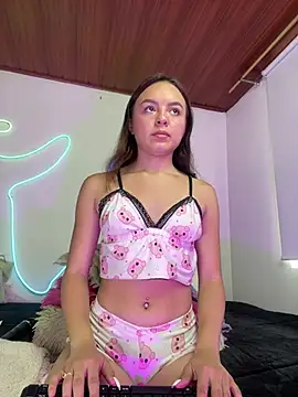 Snapshot of Valen_sr_ chatting on 12/28/24, 08:36 Valen sr online show from 12/28/24, 08:36