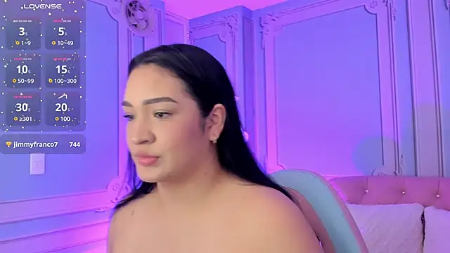Snapshot of stefany_duque1_ chatting on 12/31/24, 05:44 stefany duque1  online show from 12/31/24, 05:44