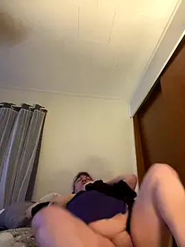 Snapshot of Luciouslouise72@xh chatting on 09/13/25, 10:37 Luciouslouise72xh online show from 09/13/25, 10:37