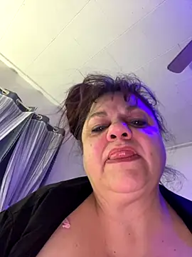 Snapshot of Luciouslouise72@xh chatting on 11/30/25, 12:42 Luciouslouise72xh online show from 11/30/25, 12:42