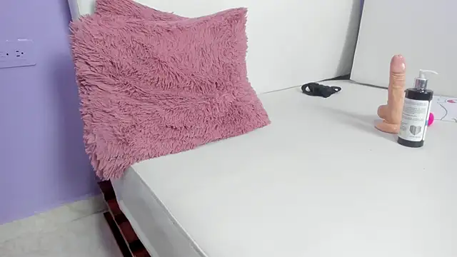 Snapshot of Carolina_Burninng chatting on 02/09/25, 11:04 Carolina Burninng online show from 02/09/25, 11:04