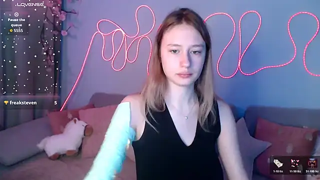 Snapshot of Haley_Vixen chatting on 12/22/25, 09:06 Haley Vixen online show from 12/22/25, 09:06