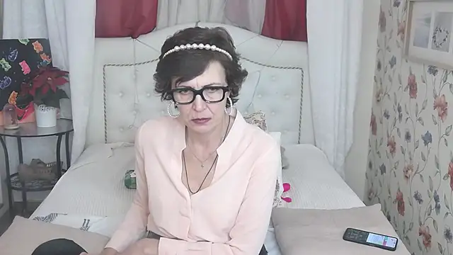 Snapshot of SilviaHart chatting on 09/11/25, 01:11 SilviaHart online show from 09/11/25, 01:11