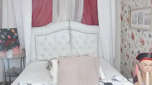 Snapshot of SilviaHart chatting on 09/27/25, 07:57 SilviaHart online show from 09/27/25, 07:57