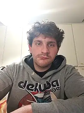 Snapshot of michemichemiche8 chatting on 03/04/25, 06:39 michemichemiche8 online show from 03/04/25, 06:39