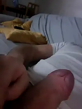 Snapshot of michemichemiche8 chatting on 03/05/25, 09:15 michemichemiche8 online show from 03/05/25, 09:15