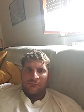 Snapshot of michemichemiche8 chatting on 09/10/25, 01:33 michemichemiche8 online show from 09/10/25, 01:33