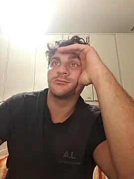 Snapshot of michemichemiche8 chatting on 10/15/25, 05:13 michemichemiche8 online show from 10/15/25, 05:13