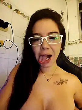 Snapshot of StarSex22 chatting on 12/26/24, 04:43 StarSex22 online show from 12/26/24, 04:43