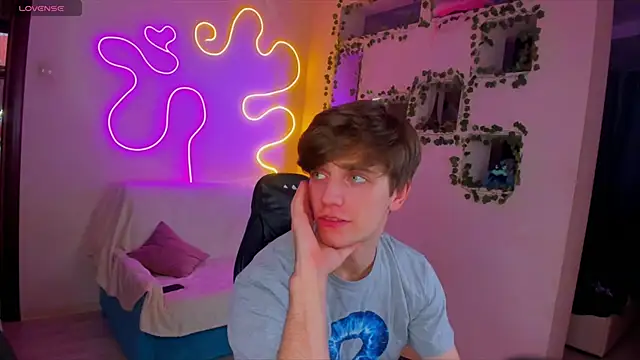 RobertAndLinela online show from 12/29/24, 10:25