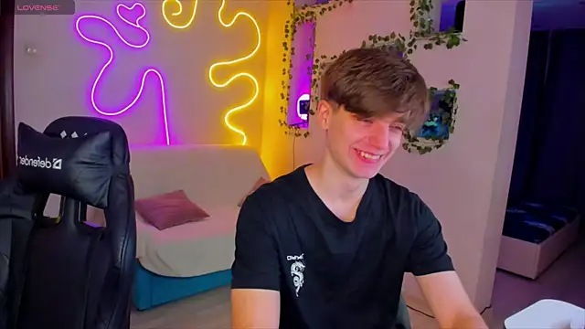 RobertAndLinela online show from 01/21/25, 05:20