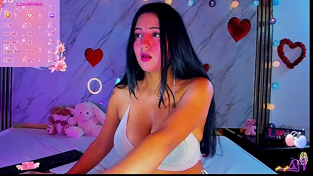 Snapshot of Lana_Parker_01 chatting on 06/19/26, 03:33 Lana Parker 01 online show from 06/19/26, 03:33
