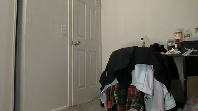 bubblebut420 online show from 10/24/25, 08:49