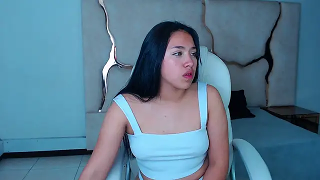 Snapshot of IsabellRodriguez18 chatting on 02/05/25, 10:19 IsabellRodriguez18 online show from 02/05/25, 10:19