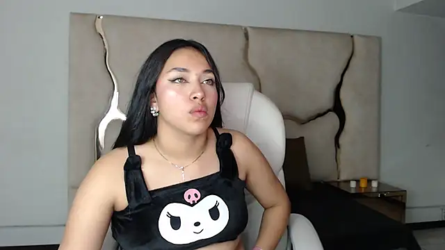 Snapshot of IsabellRodriguez18 chatting on 02/23/25, 04:39 IsabellRodriguez18 online show from 02/23/25, 04:39