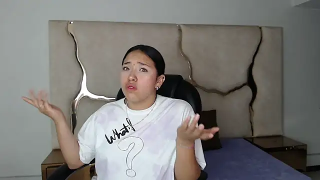 Snapshot of IsabellRodriguez18 chatting on 02/28/25, 04:32 IsabellRodriguez18 online show from 02/28/25, 04:32