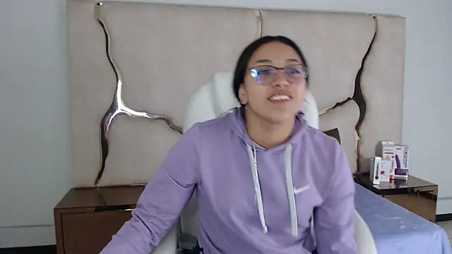 Snapshot of IsabellRodriguez18 chatting on 03/05/25, 04:13 IsabellRodriguez18 online show from 03/05/25, 04:13