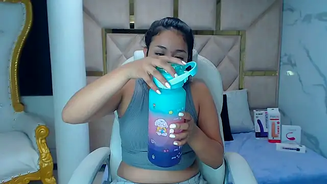 Snapshot of IsabellRodriguez18 chatting on 03/07/25, 07:19 IsabellRodriguez18 online show from 03/07/25, 07:19