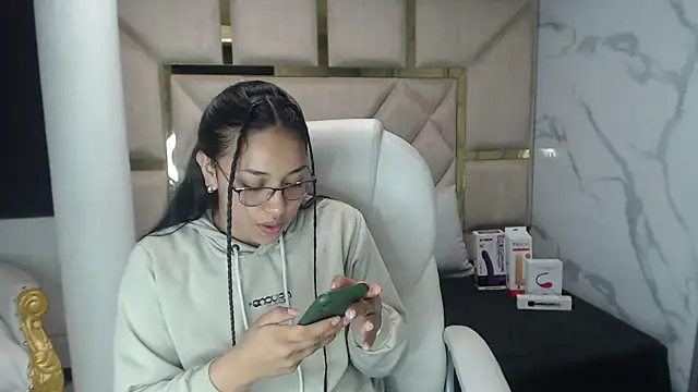 Snapshot of IsabellRodriguez18 chatting on 03/09/25, 03:54 IsabellRodriguez18 online show from 03/09/25, 03:54