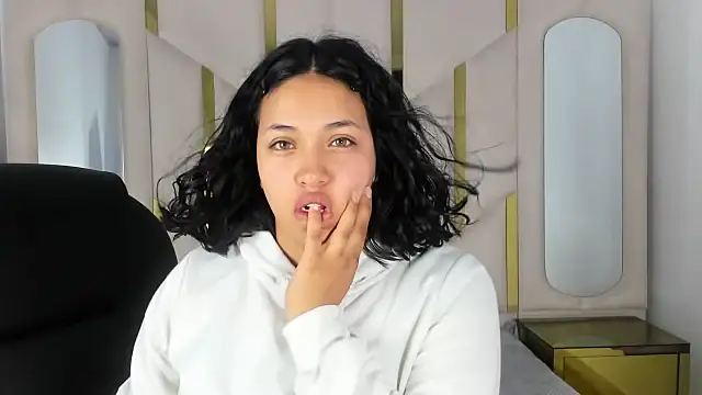 Snapshot of IsabellRodriguez18 chatting on 09/13/25, 03:17 IsabellRodriguez18 online show from 09/13/25, 03:17