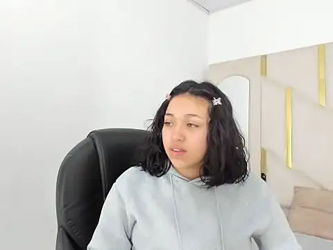 Snapshot of IsabellRodriguez18 chatting on 09/19/25, 02:35 IsabellRodriguez18 online show from 09/19/25, 02:35