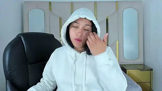 Snapshot of IsabellRodriguez18 chatting on 09/24/25, 03:21 IsabellRodriguez18 online show from 09/24/25, 03:21