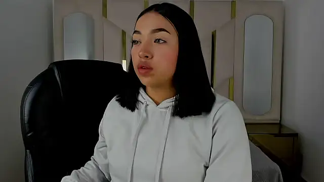 Snapshot of IsabellRodriguez18 chatting on 10/06/25, 03:26 IsabellRodriguez18 online show from 10/06/25, 03:26