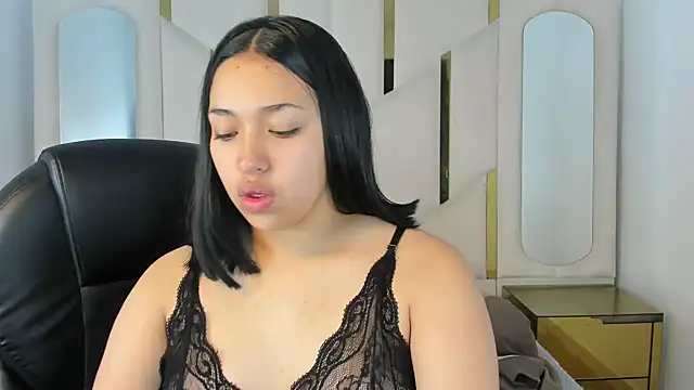 Snapshot of IsabellRodriguez18 chatting on 10/07/25, 03:25 IsabellRodriguez18 online show from 10/07/25, 03:25