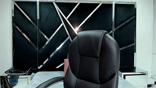 Snapshot of IsabellRodriguez18 chatting on 10/09/25, 03:48 IsabellRodriguez18 online show from 10/09/25, 03:48