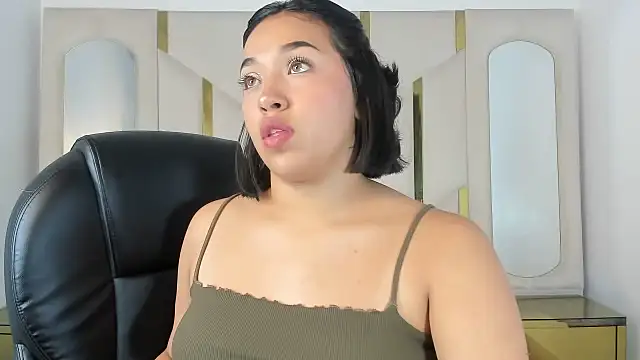 Snapshot of IsabellRodriguez18 chatting on 10/18/25, 03:31 IsabellRodriguez18 online show from 10/18/25, 03:31