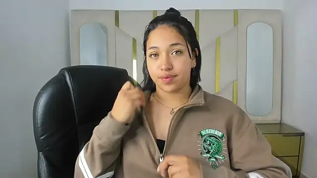 Snapshot of IsabellRodriguez18 chatting on 10/29/25, 03:53 IsabellRodriguez18 online show from 10/29/25, 03:53