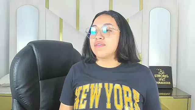 Snapshot of IsabellRodriguez18 chatting on 11/14/25, 03:49 IsabellRodriguez18 online show from 11/14/25, 03:49