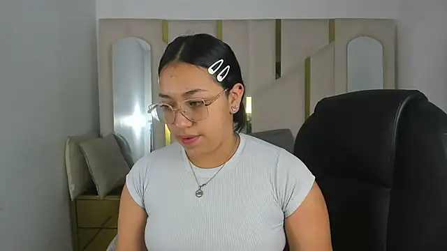 Snapshot of IsabellRodriguez18 chatting on 11/28/25, 02:36 IsabellRodriguez18 online show from 11/28/25, 02:36