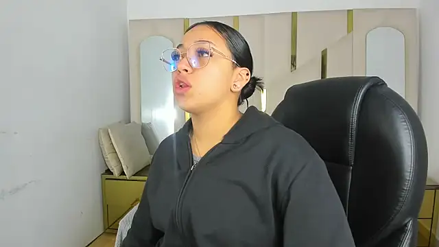 Snapshot of IsabellRodriguez18 chatting on 11/29/25, 03:53 IsabellRodriguez18 online show from 11/29/25, 03:53