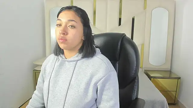 IsabellRodriguez18 online show from 12/18/25, 03:56