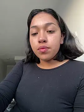 IsabellRodriguez18 online show from 12/19/25, 10:28