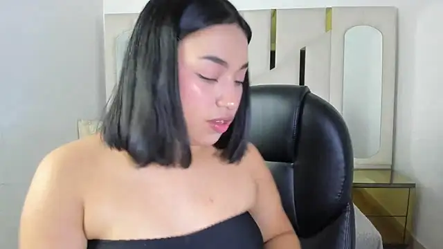 IsabellRodriguez18 online show from 12/23/25, 04:32