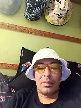 Snapshot of zeus2630 chatting on 03/29/26, 12:32 zeus2630 online show from 03/29/26, 12:32