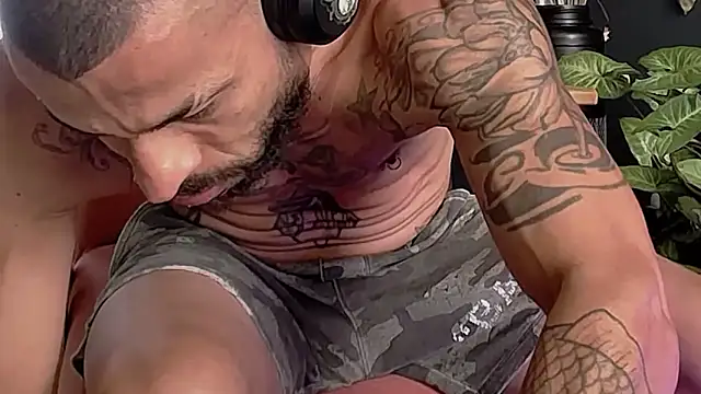 Snapshot of callme_douglas chatting on 03/23/26, 02:32 callme douglas online show from 03/23/26, 02:32