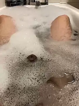 Snapshot of 22TT2295 chatting on 12/27/24, 03:15 22TT2295 online show from 12/27/24, 03:15