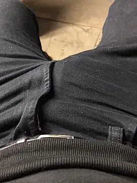 Snapshot of 22TT2295 chatting on 12/29/24, 08:00 22TT2295 online show from 12/29/24, 08:00